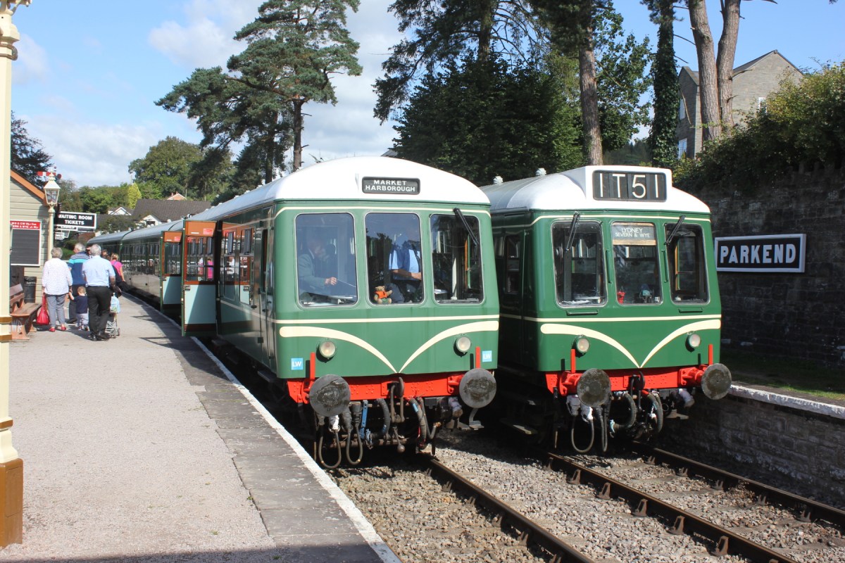 DMUs_at_Parkend a group of people sitting at a train station