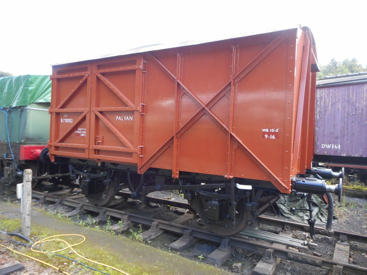 Palvan_778782_Norchard_07082019 a train on a steel track