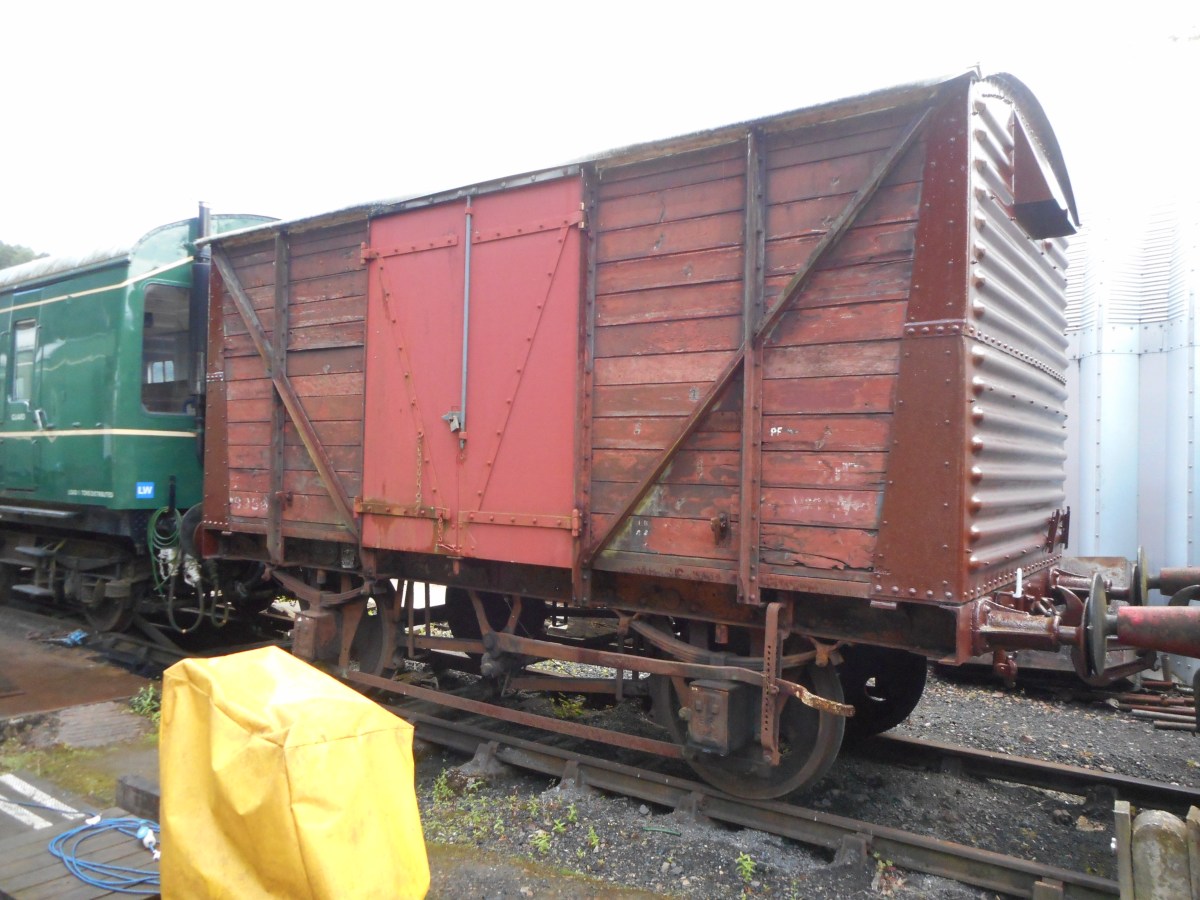 Vanfit_768358_Norchard_07082019 a train on a steel track